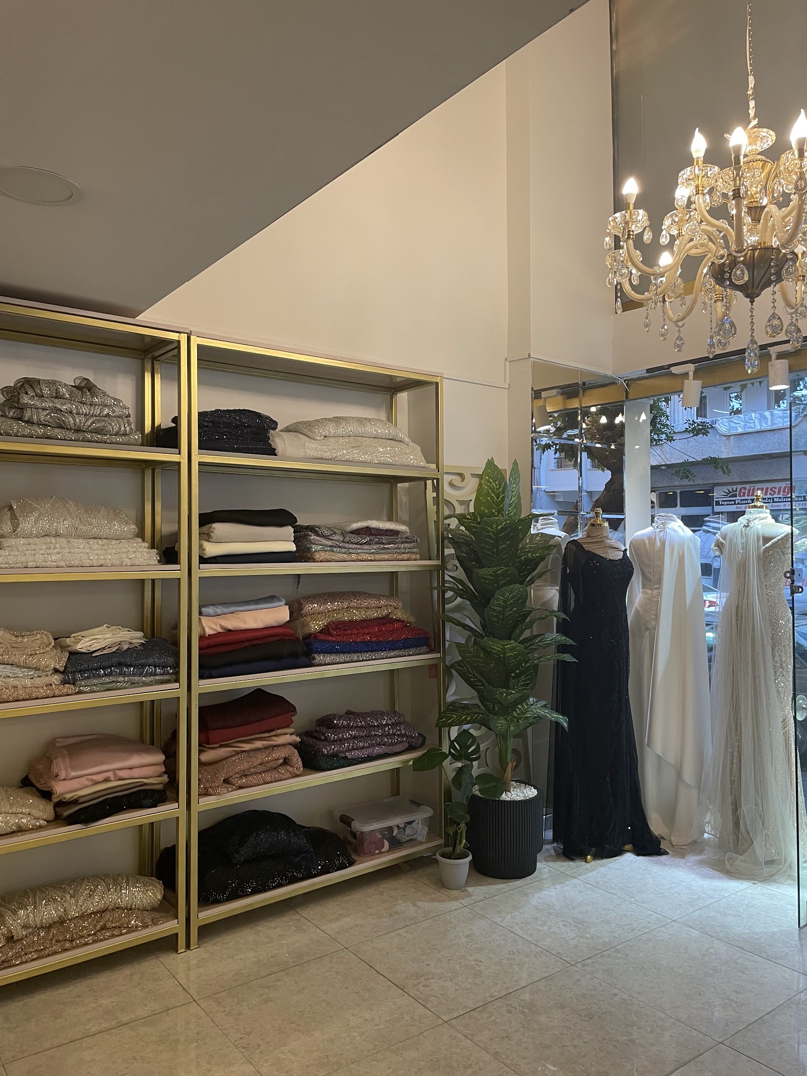 Siss Couture (Gelinlik, Özel Dikim ve Moda Evi)